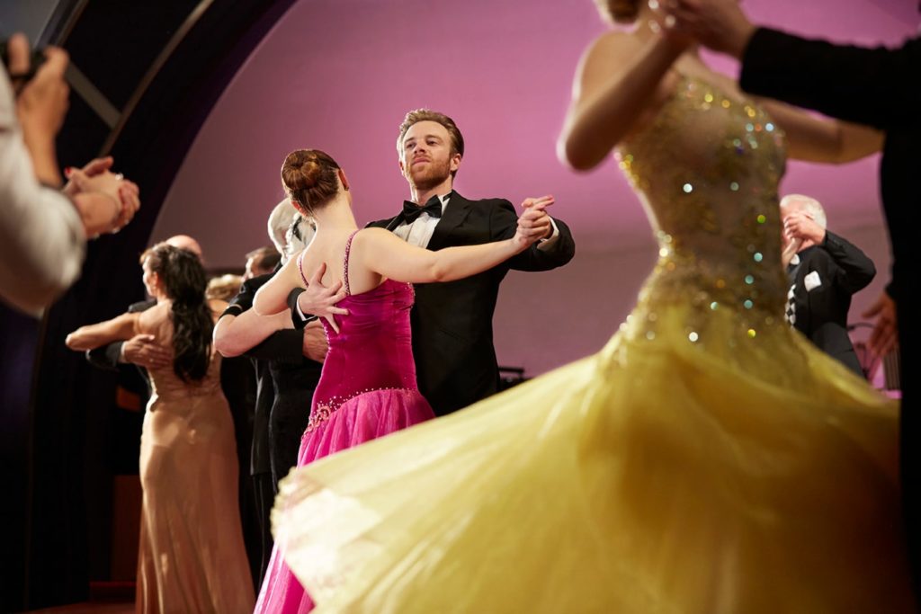 the best ballroom group dance classes